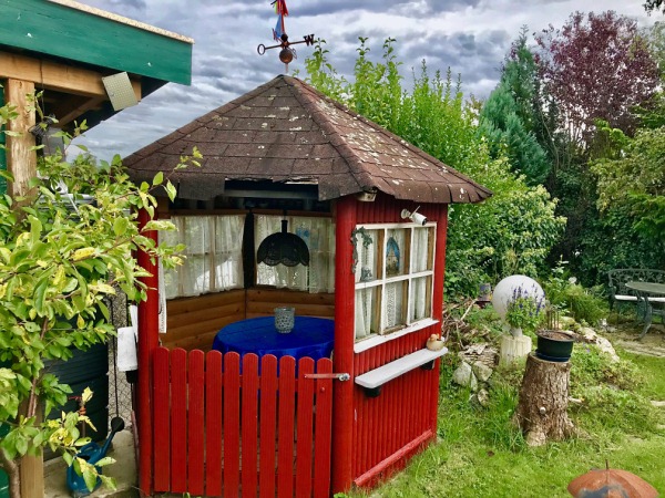 Erstes Gartenhaus